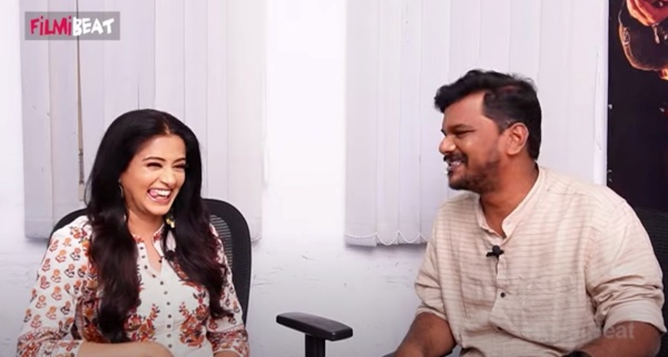 கொஞ்சம் மாறியிருக்கிறார் 