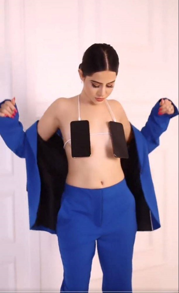 2 ஸ்மார்ட்போன் 1 சார்ஜர் 2 ஸ்மார்ட்போன் 1 சார்ஜர்