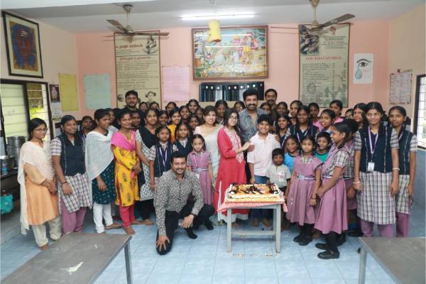 ஆதரவற்றோர் இல்லத்தில் 