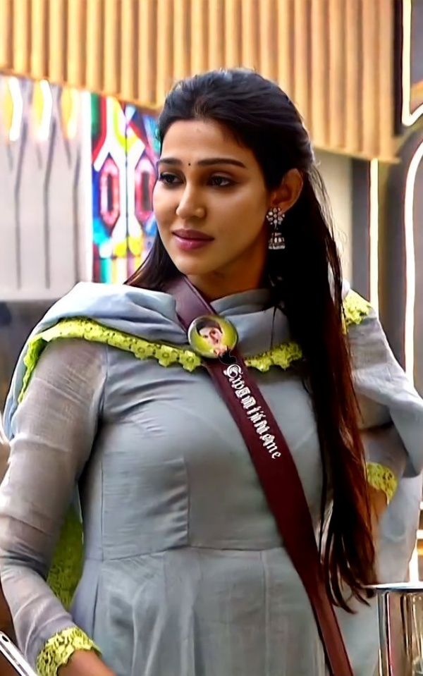 குறும்படத்தால் ஷெரினா அவுட்