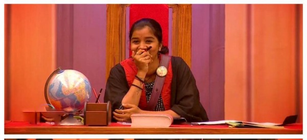 தனலட்சுமிக்கு முதுகில் குத்து 