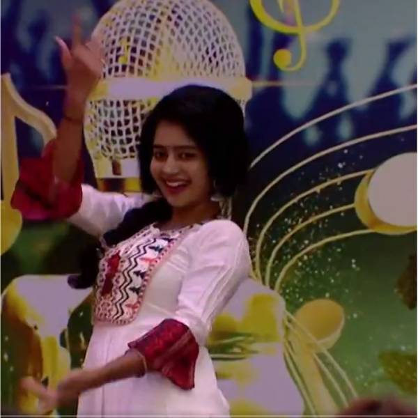 ஜனனி டான்ஸ் 