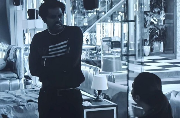 மனுஷன பைத்தியக்காரன் ஆக்காதீங்க கோபப்பட்ட அமுதவாணன் மனுஷன பைத்தியக்காரன் ஆக்காதீங்க கோபப்பட்ட அமுதவாணன்