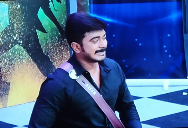 ஆடல் பாடல் டாஸ்கை சொந்த விவகாரத்திற்கு பயன்படுத்திய அசீம் ஆடல் பாடல் டாஸ்கை சொந்த விவகாரத்திற்கு பயன்படுத்திய அசீம்