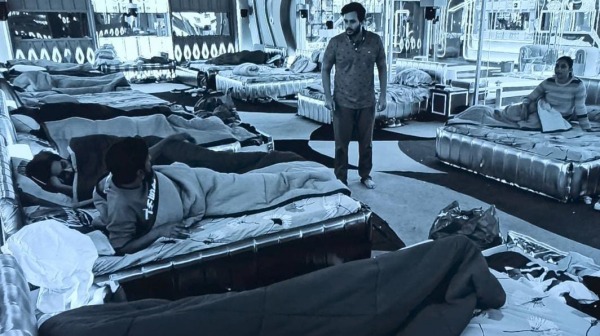 அலறி அடித்து ஓடிய மணிகண்டன் அலறி அடித்து ஓடிய மணிகண்டன்