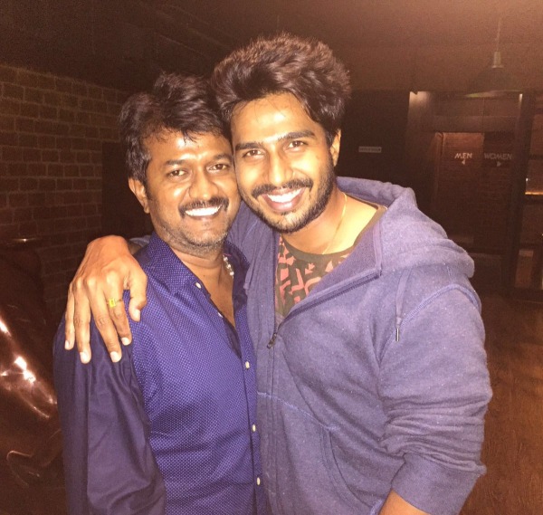  ஒரே நேரத்தில் அறிமுகம்