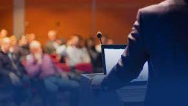 வசதியான பிறப்பு கான்வென்ட் படிப்பு? தமிழ் தெரியாது..இது என்ன பிழைப்பு