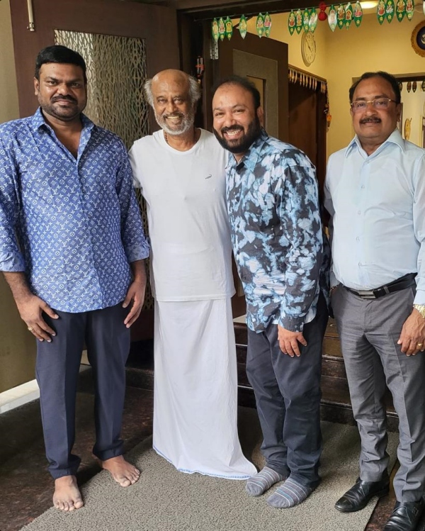 லைகாவுடன் சூப்பர் ஸ்டார்