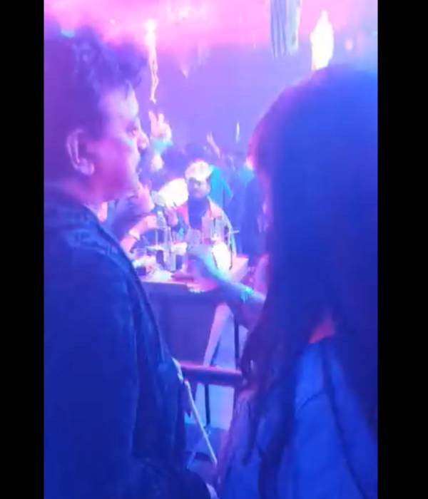 நடிகையுடன் உல்லாசம்