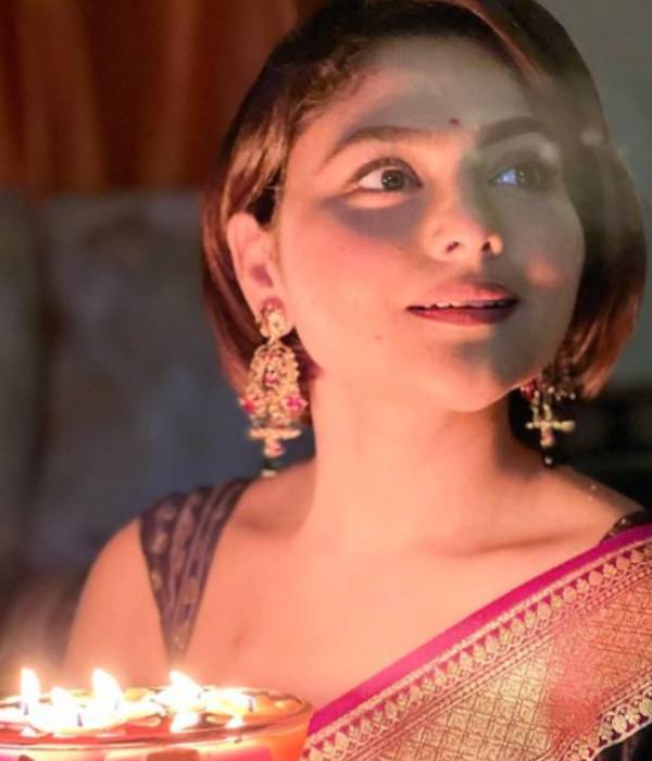 நடிகை அந்த்ரிலா ஷர்மா