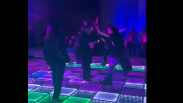 திரையுலக நண்பர்களுக்கு பார்ட்டி