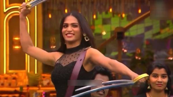 சிங்கப்பெண் ஷிவின்