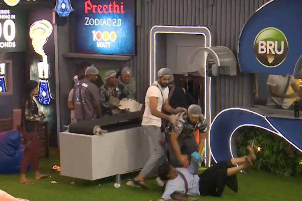  தனாவை தள்ளிவிட்டு