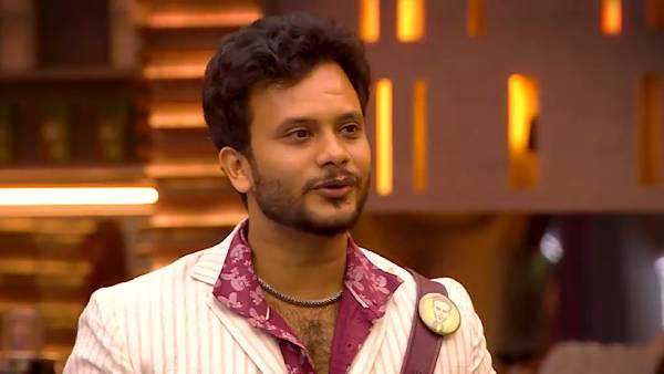 முகமூடி அணிந்திருக்கும் நபர் யார்