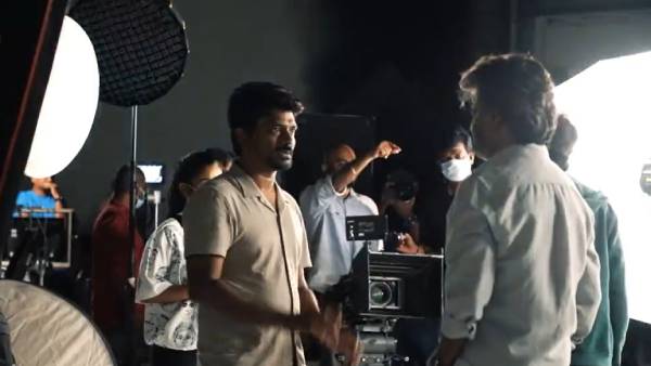 நெல்சனுடன் கைகோர்த்தார்