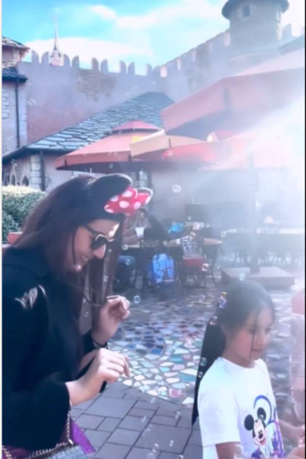 நீர்க்குமிழியுடன் விளையாட்டு நீர்க்குமிழியுடன் விளையாட்டு