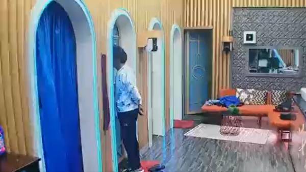 பாத்ரூம் ஏரியாவில் ரகசிய பேச்சு 