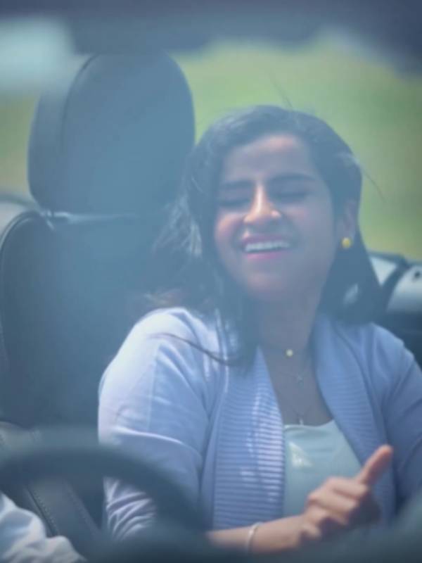 பின்னணி பாடகி ஷிவாங்கி 