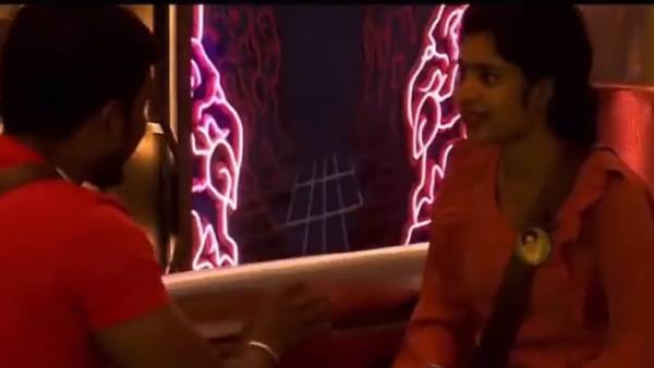 இரவில் ஜனனியுடன் 