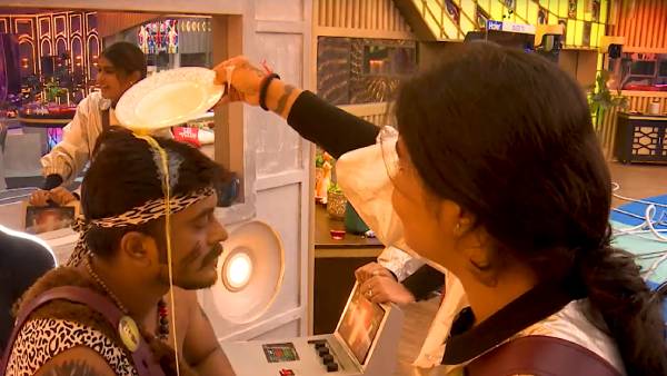 அசீம் மூஞ்சில முட்டை 