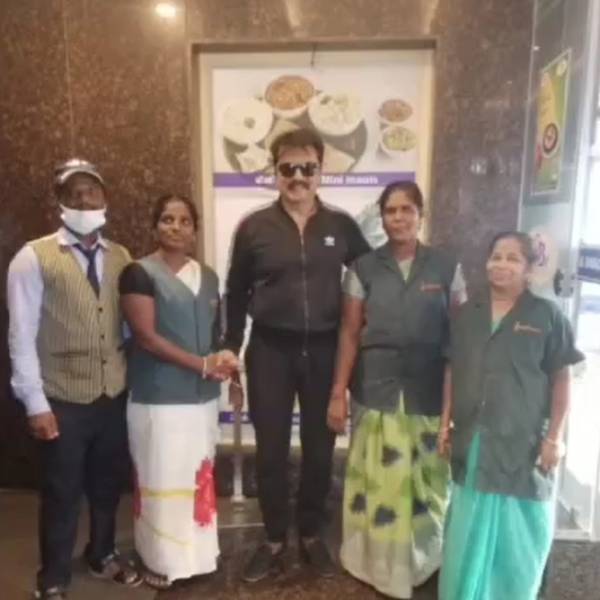 பிரபல ஹோட்டலில் சாப்பிட்ட சரத்குமார் 