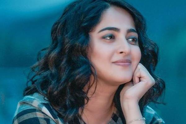 பிரபாஸூடன் கிசுகிசு