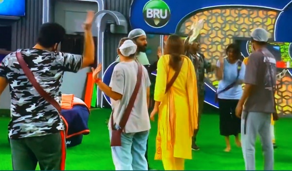 இனிப்புக்கடை டாஸ்க் பெரும் கசப்பாக மாறியது இனிப்புக்கடை டாஸ்க் பெரும் கசப்பாக மாறியது