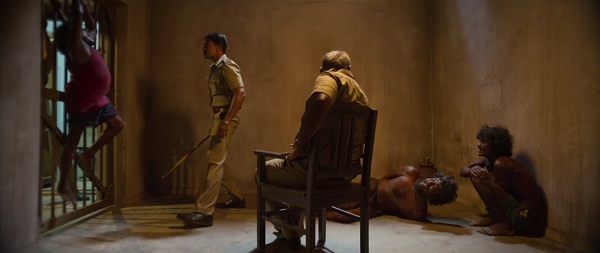  அதிகார வர்க்கத்தின் கொடுமைகளை காட்டிய படம்