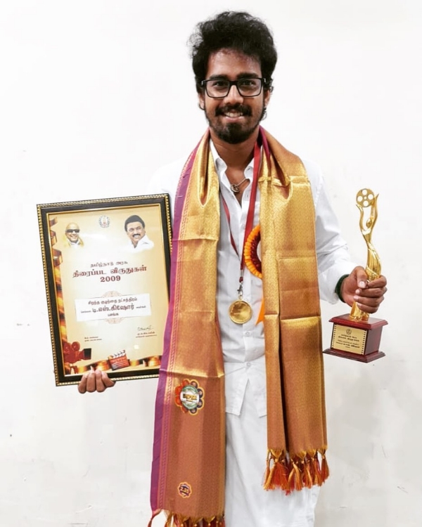 விருதை வென்றார்