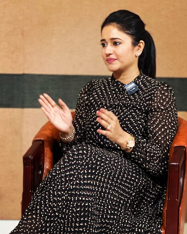 கட்டுனா அவள கட்டணும் டா