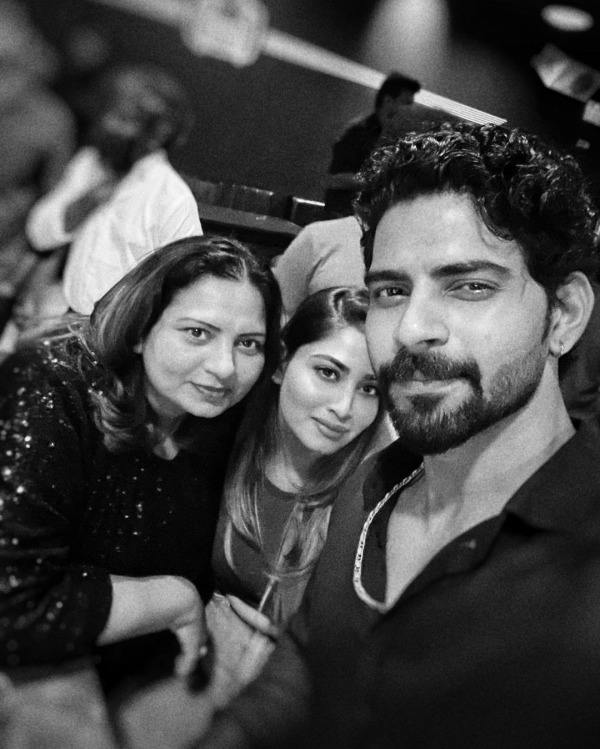 லாஸ்லியா போல 