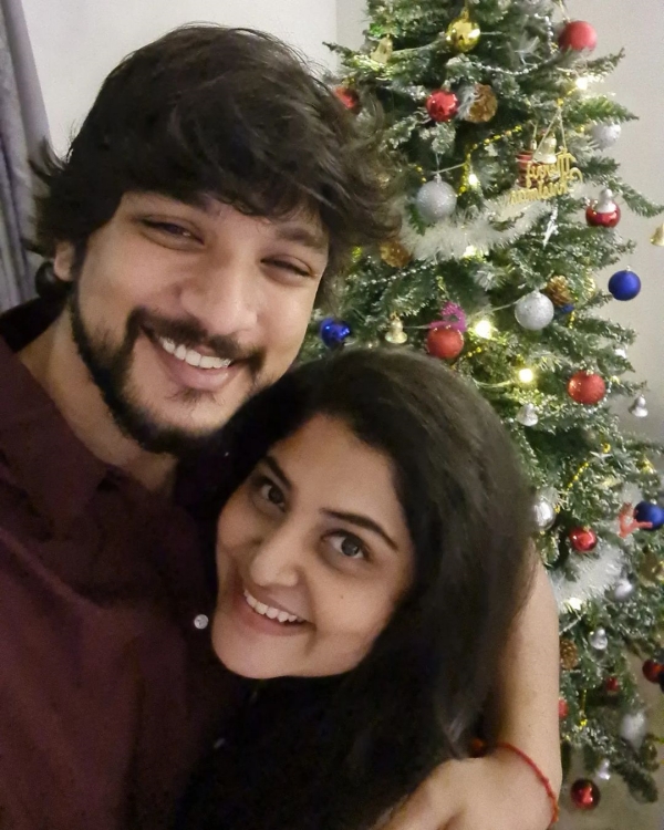 திருமண பந்தத்தில் இணைந்த புதுஜோடி