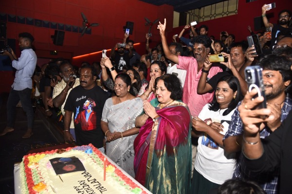 வெற்றி திரையரங்கில் 