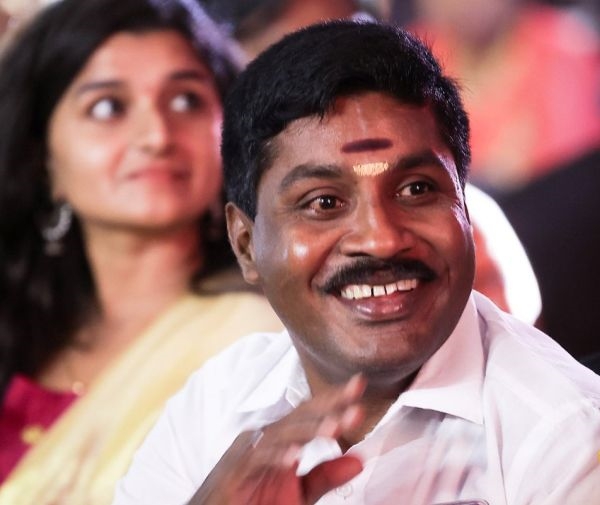 மக்களின் மனதை கவர்ந்தார்