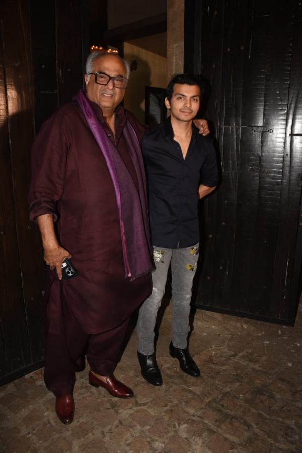 காதலுக்கு கிரீன் சிக்னல் 