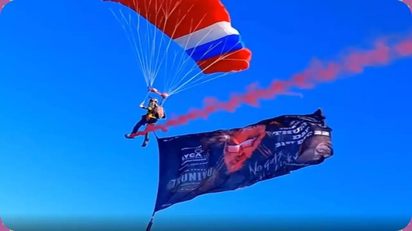 வானத்தில் டைவிவ் அடித்து ப்ரோமோஷன்