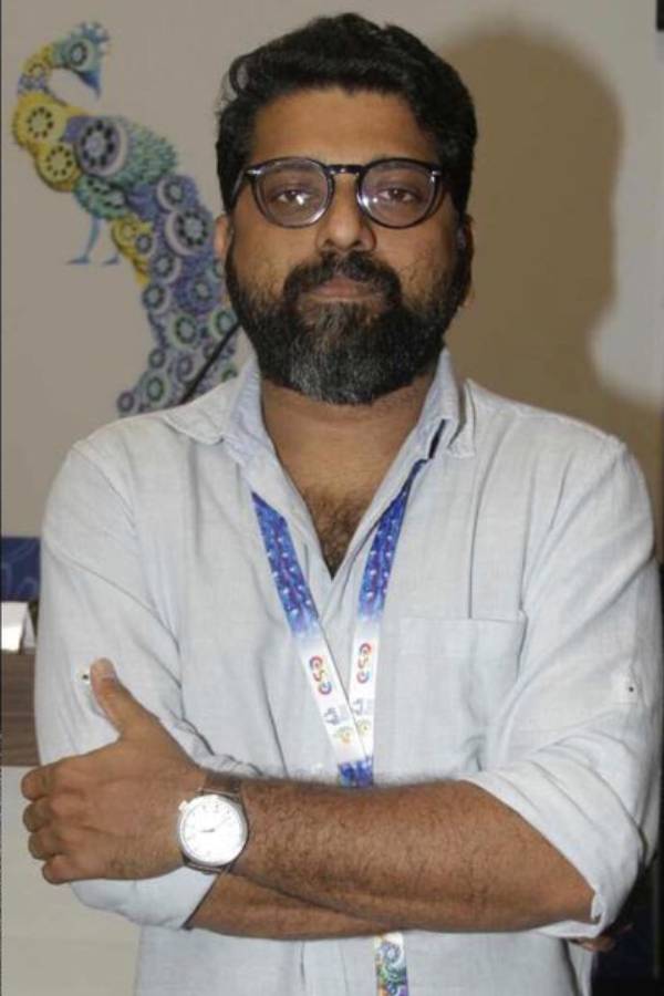  இயக்குநர் விளக்கம்