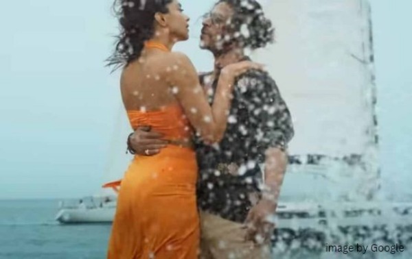 இந்துக்கள் மனதை புண்படுத்திவிட்டனர்