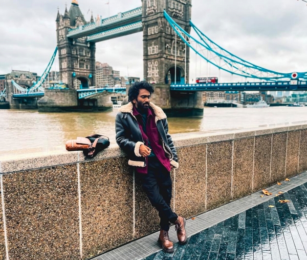 லண்டனில் பிரதீப் ரங்கநாதன் 