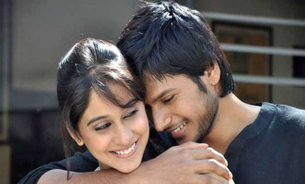 காதலிக்கிறார்களா? 