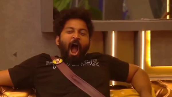 எவ்ளோ பெரிய கொட்டாவி