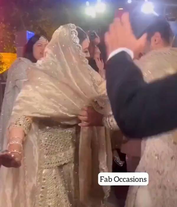 சங்கீத் பார்ட்டியில் ஹன்சிகா குத்தாட்டம் சங்கீத் பார்ட்டியில் ஹன்சிகா குத்தாட்டம்