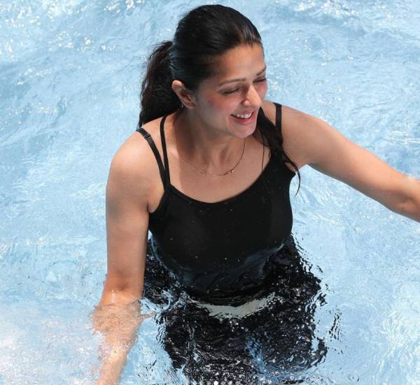 நீச்சல் குளத்தில் நீச்சல் குளத்தில்