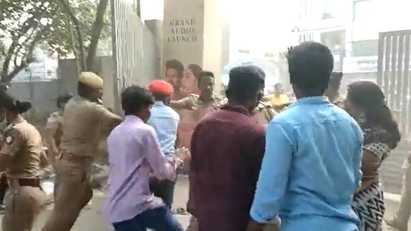 ரணகளமான நேரு ஸ்டேடியம்