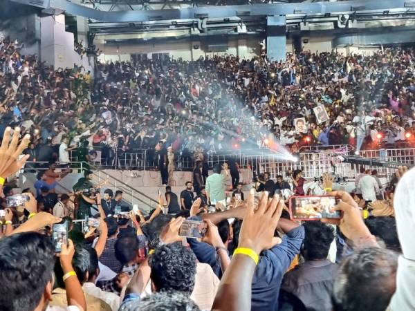 மாஸ் எண்ட்ரி மாஸ் எண்ட்ரி