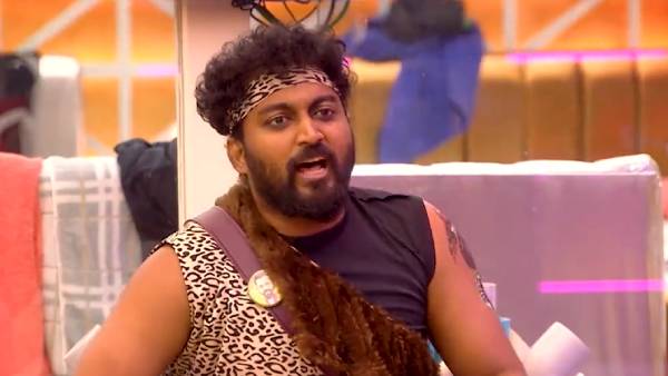 திருப்பி அடிக்க மாட்டோங்கிற தைரியத்துல 