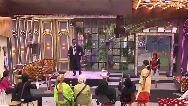 ரசிகர்களை கவரும் போட்டியாளர்கள் 