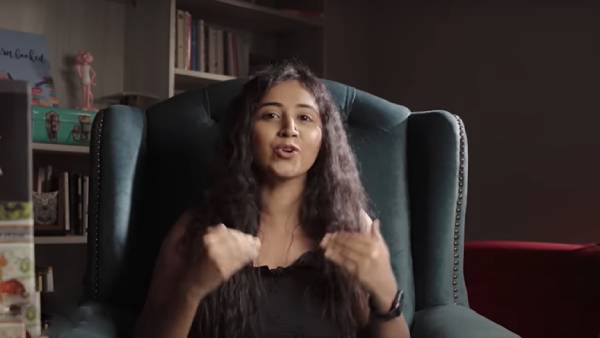 பெண்களை மோசமாக சித்தரிக்கின்றனர் பெண்களை மோசமாக சித்தரிக்கின்றனர்