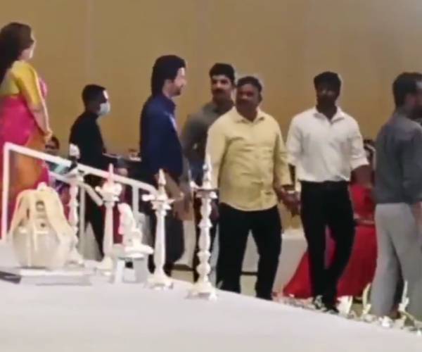  வாரிசு ஃபங்கஷனில் விஜய் 