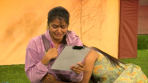 ஆறுதல் கூறிய ரசிகர்கள் ஆறுதல் கூறிய ரசிகர்கள்